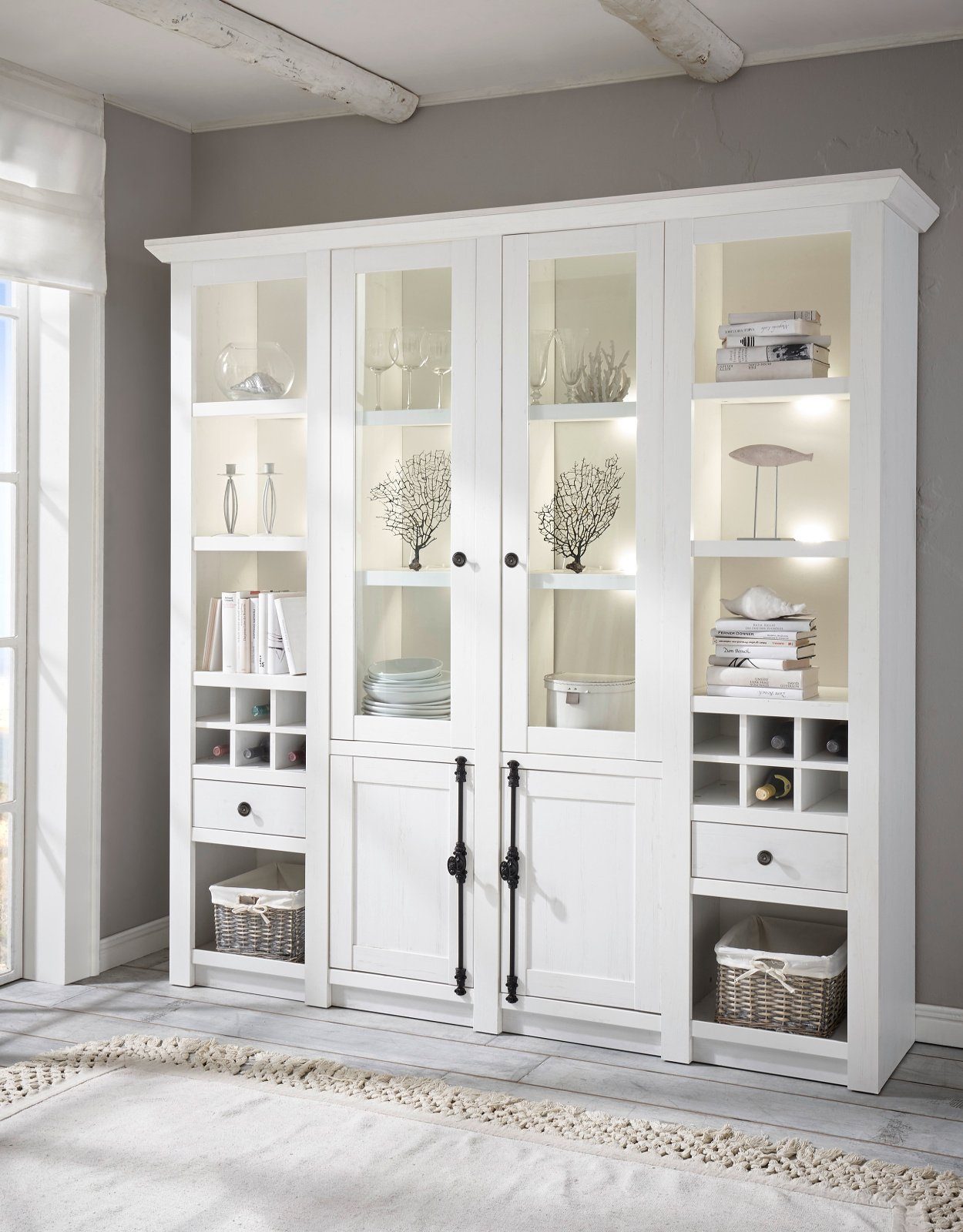 Furn.Design Buffet Hooge (Buffetschrank in weiß Pinie Landhaus, 194 x 207 cm) mit Weinregalen, mit Drehriegelverschluss