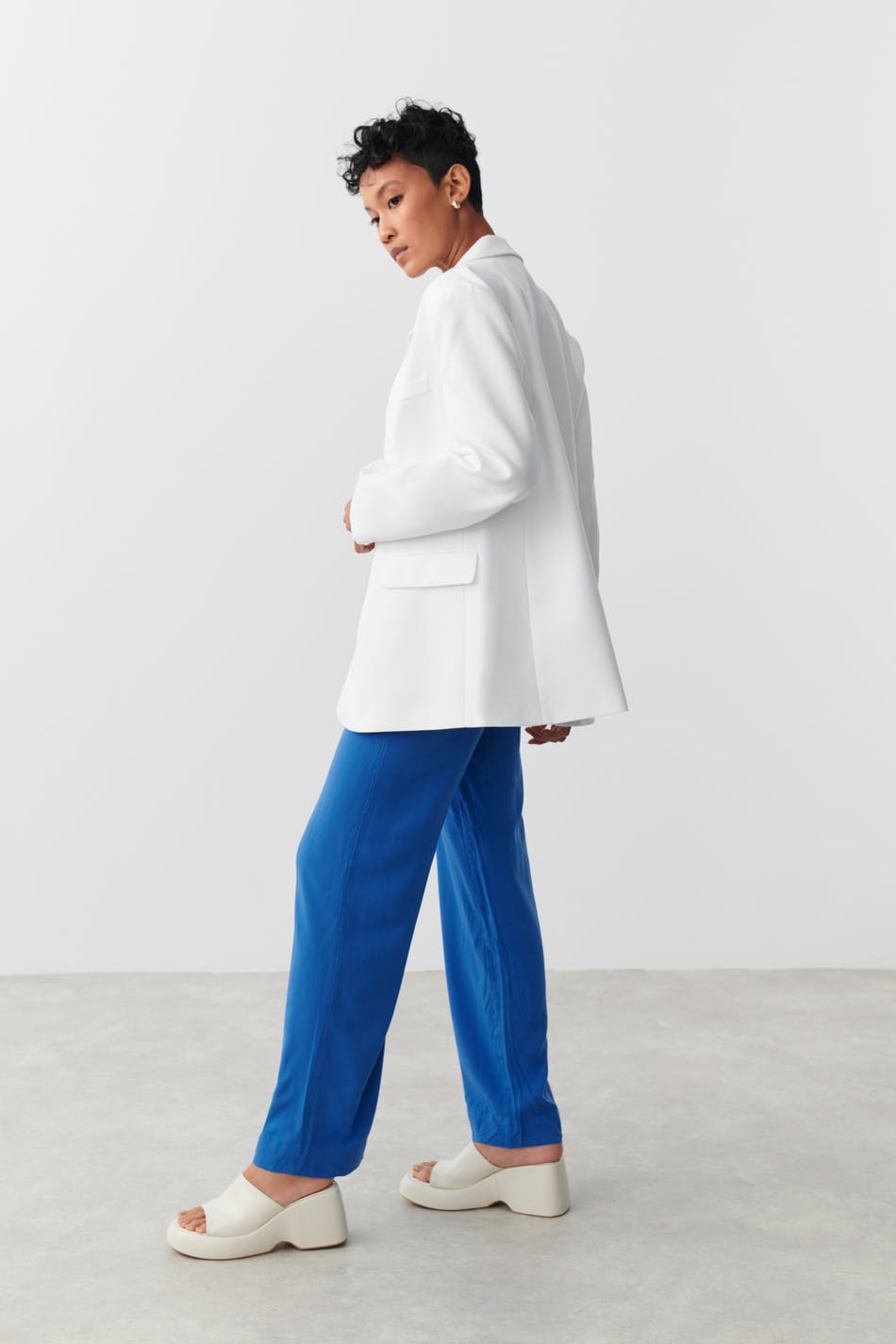 Relaxed viscose trousers
