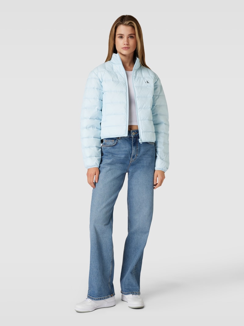 Steppjacke mit Label-Detail in hellblau