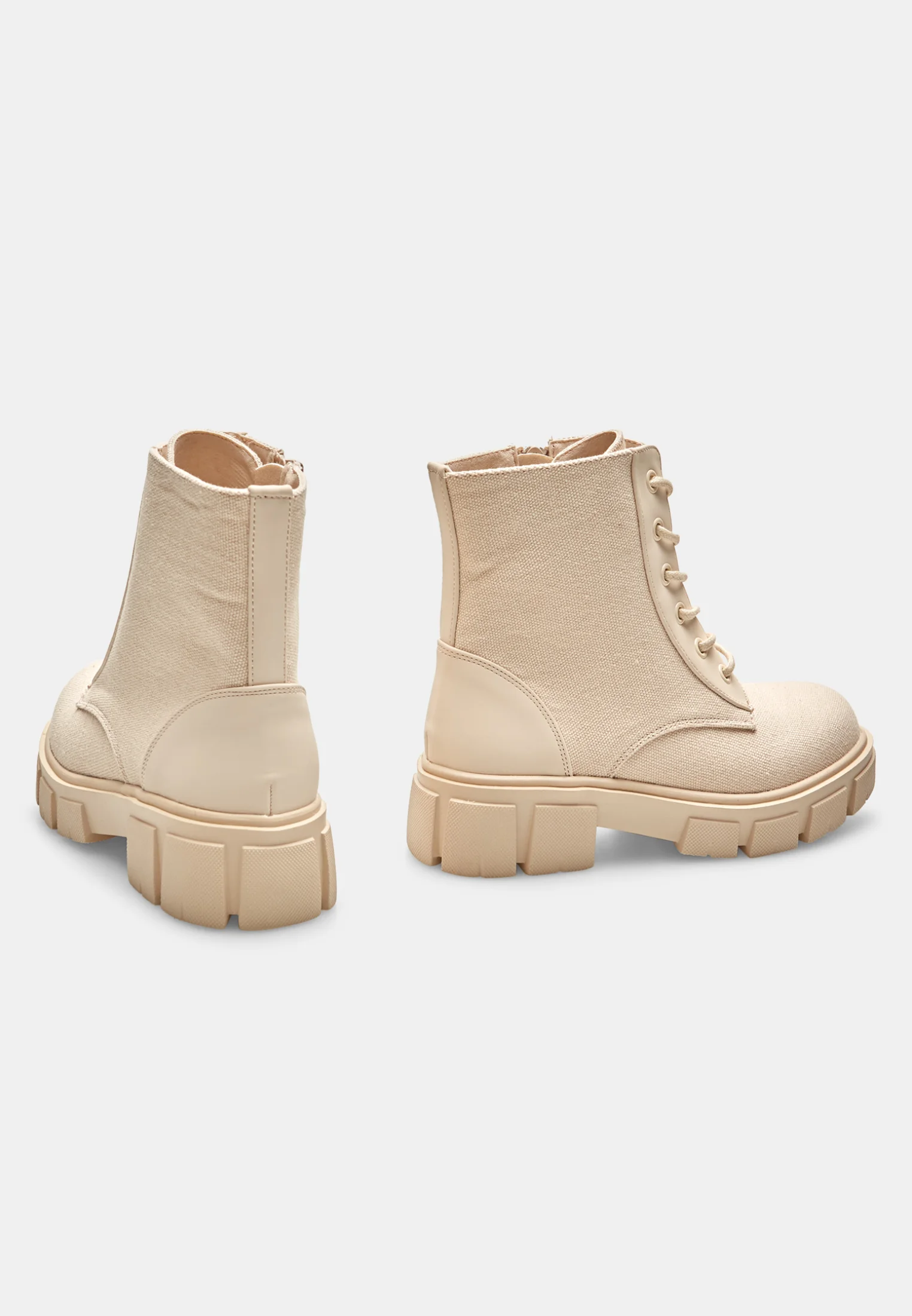 Botines con cordones Bata