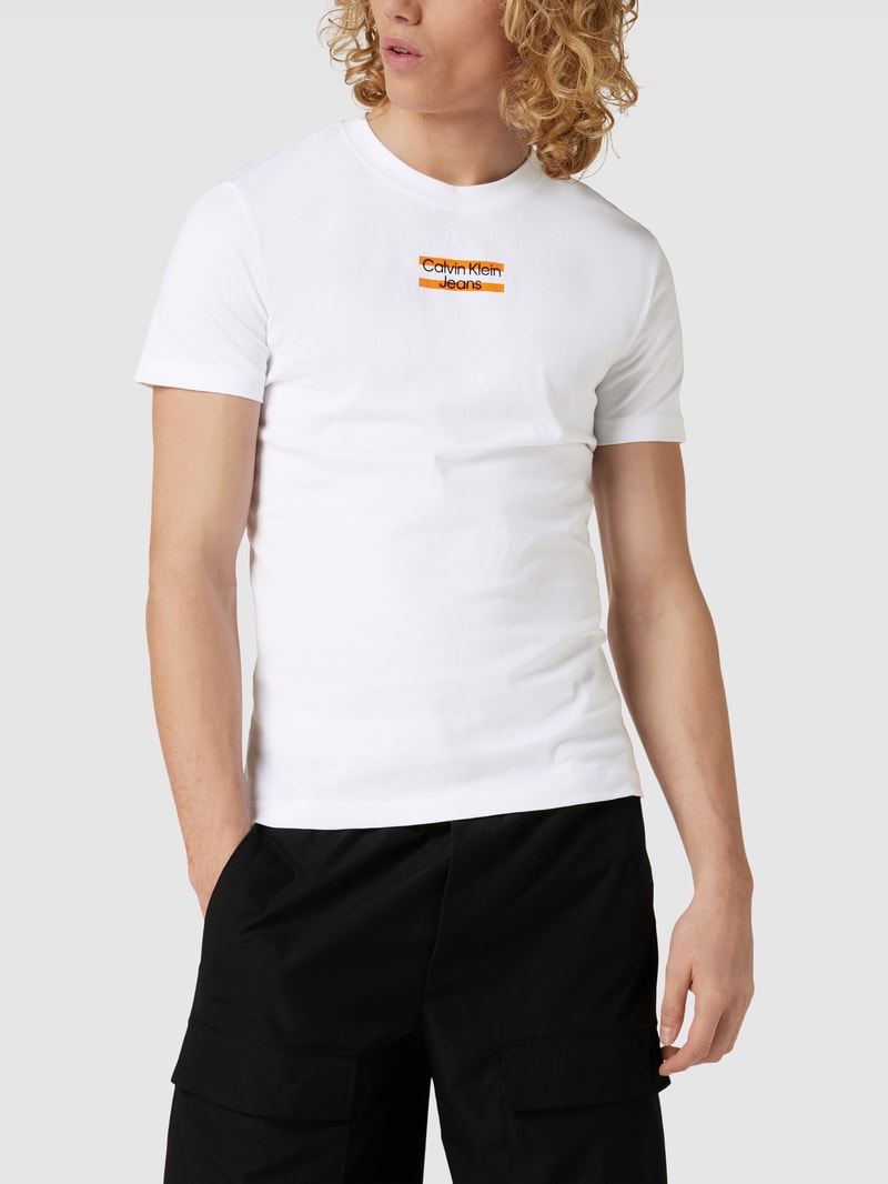 T-Shirt mit Label-Print in weiss