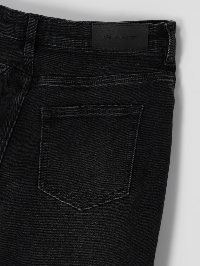 Straight Fit Jeans mit Stretch-Anteil in schwarz