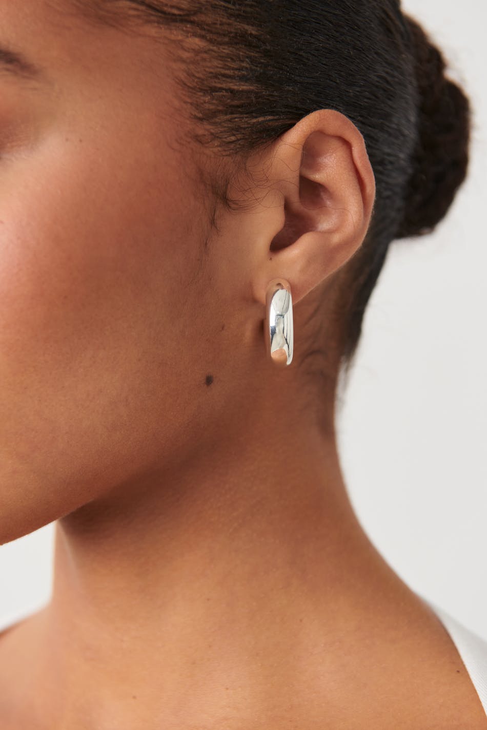 Clean hoops earrings