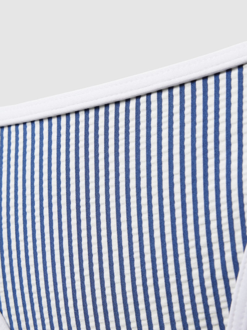 Bikini-Hose mit Streifenmuster Modell 'SEERSUCKER' in weiß