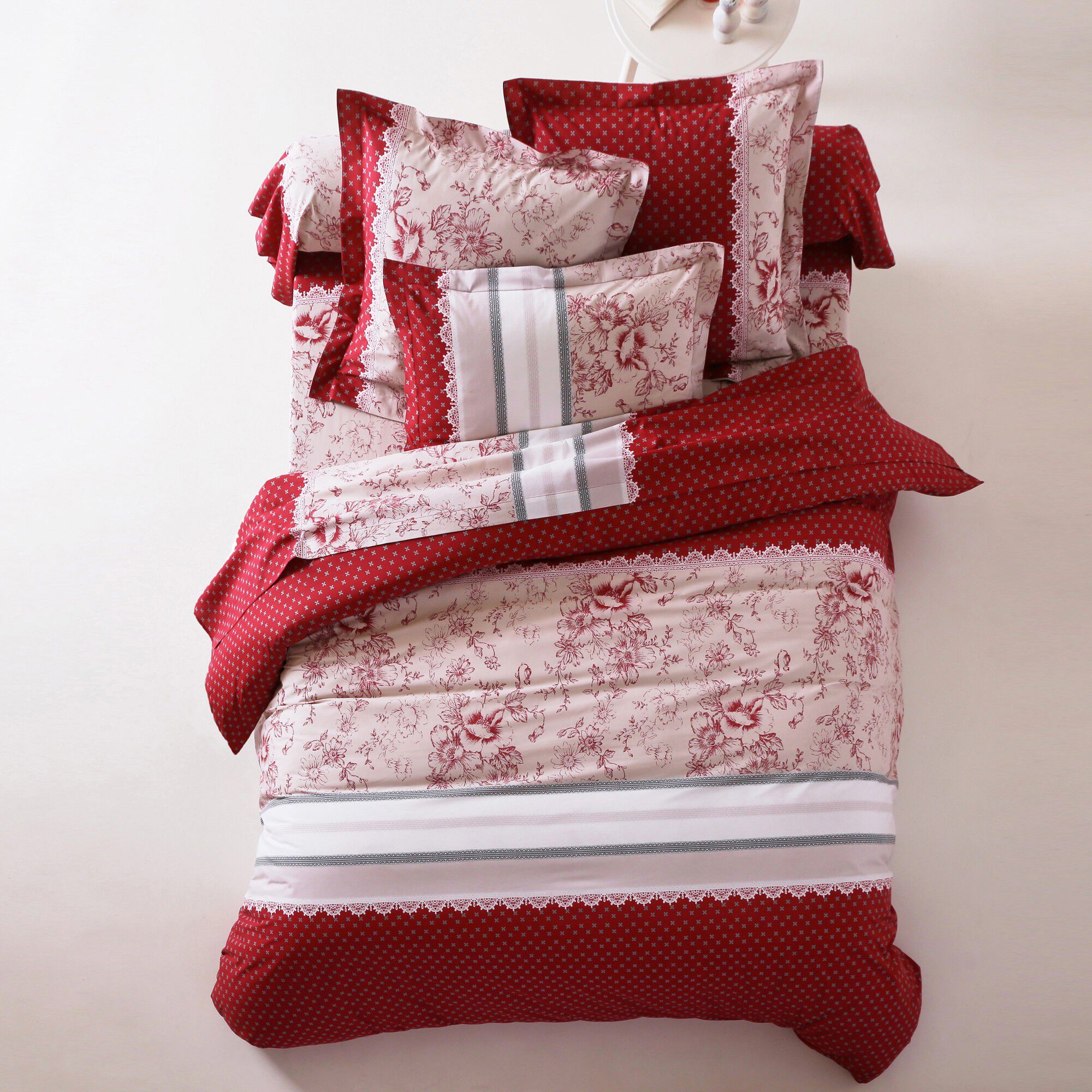Linge de lit Gabrielle en flanelle imprimé fleurs et dentelle