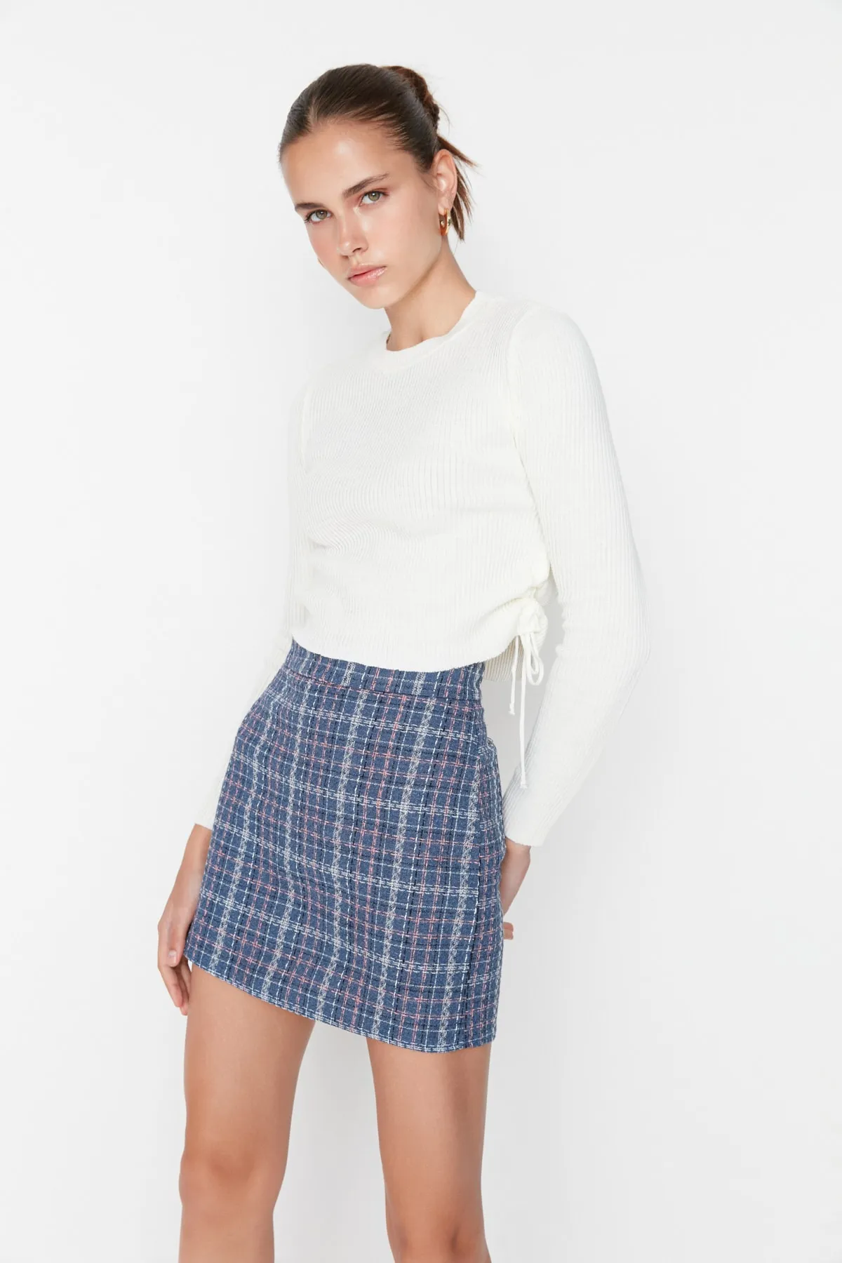 Trendyol Collection  Indigoblauer karierter gemusterter Mini-Webrock aus Tweedstoff TWOAW23ET00017