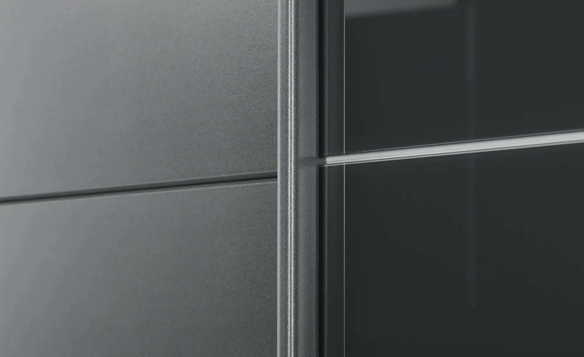 Schwebetürenschrank