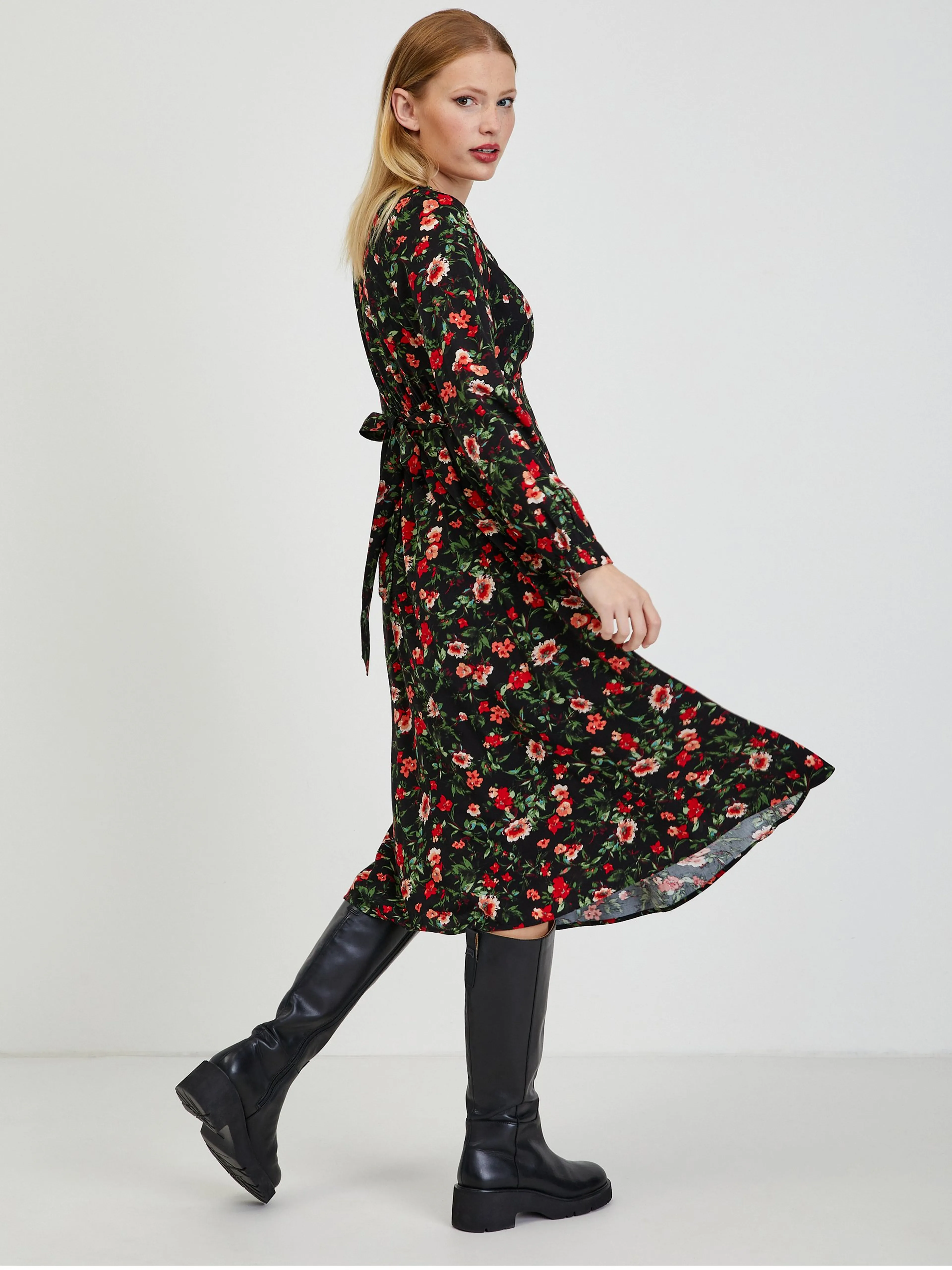 Rotes und schwarzes geblümtes Damenkleid ORSAY