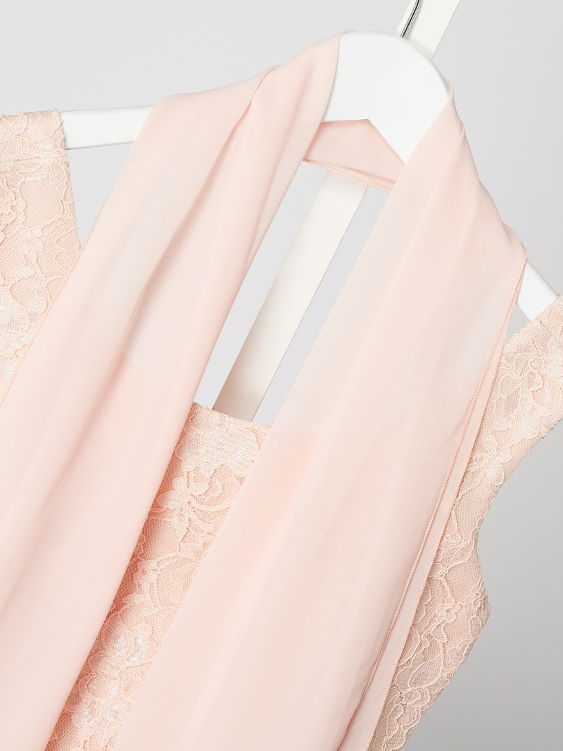 Kleid aus Spitze mit Zierperlen in apricot