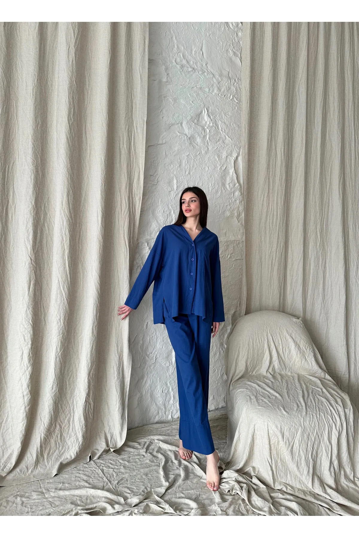 Laluvia  Indigofarbenes Leinen-Hose-Hemd-Set mit zwei Beinen