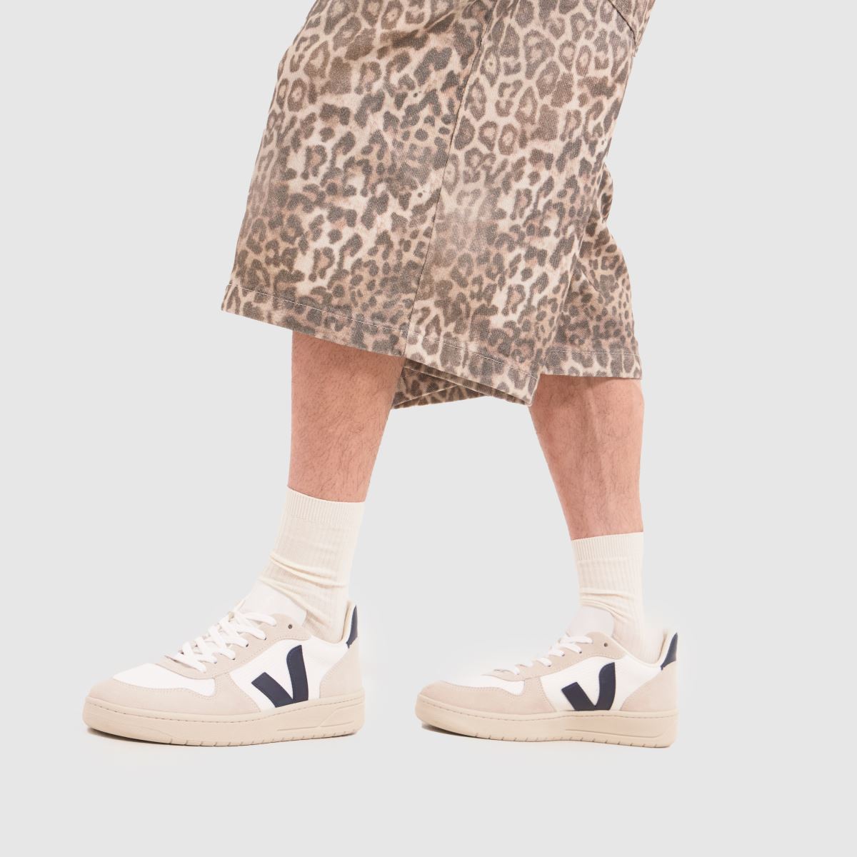 VEJA v-10 sneakers i vitt och marinblått