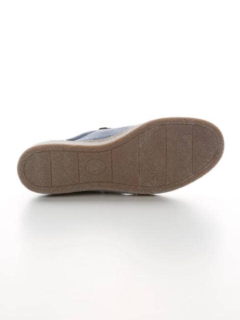 Schnürschuh mit zusätzlichen Reißverschlüssen