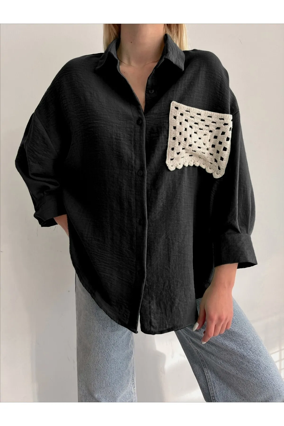 Modamorfo  Weites Hemd mit armen Ärmeln und gestrickten Taschen