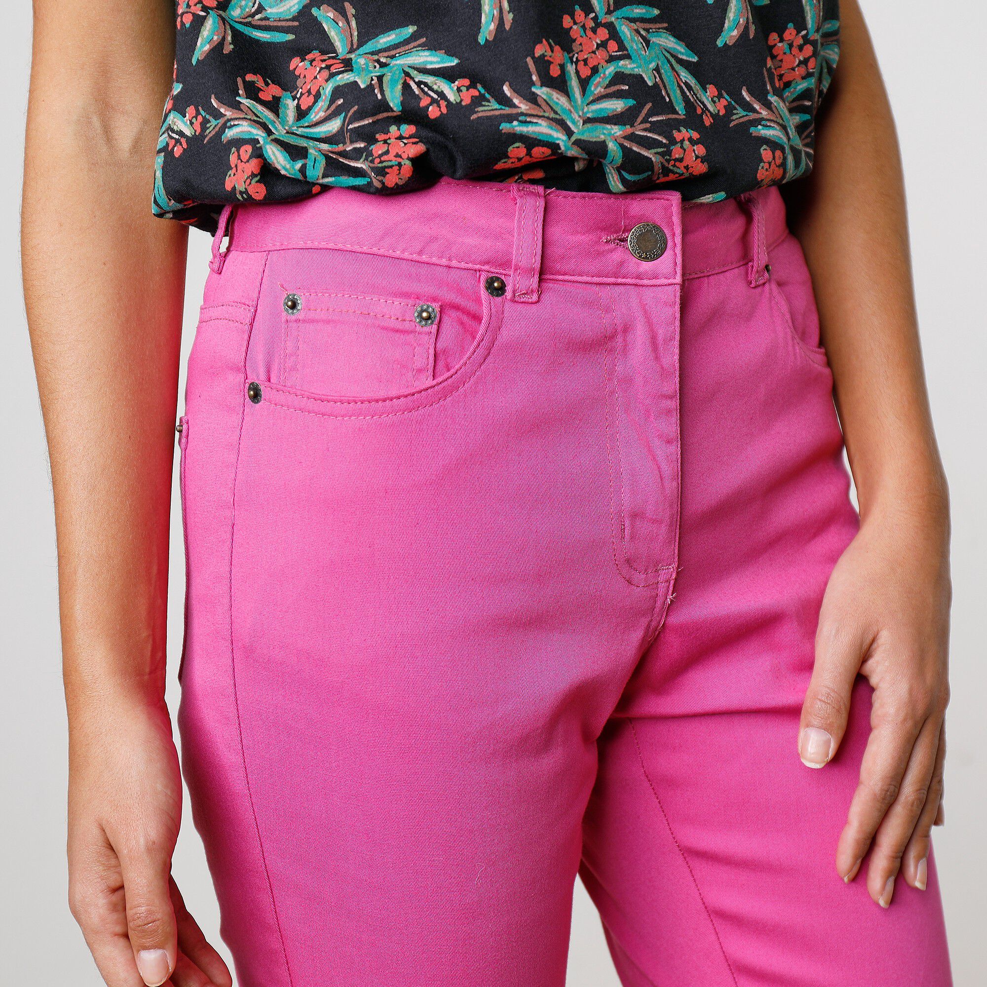 Pantalon fuselé couleur