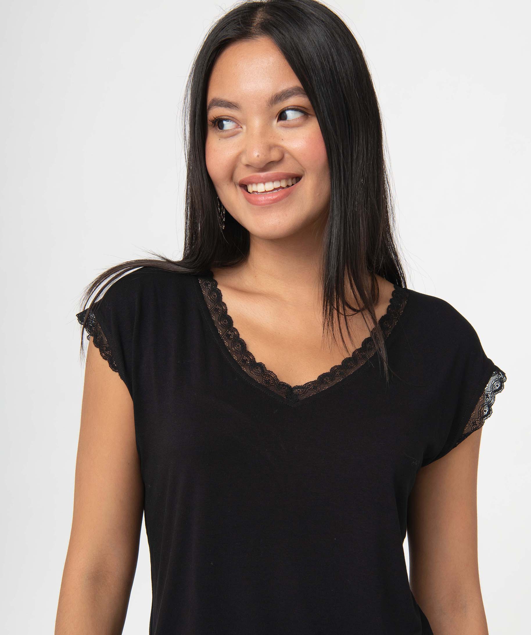 Tee-shirt femme à manches courtes avec col V en dentelle noir | GEMO