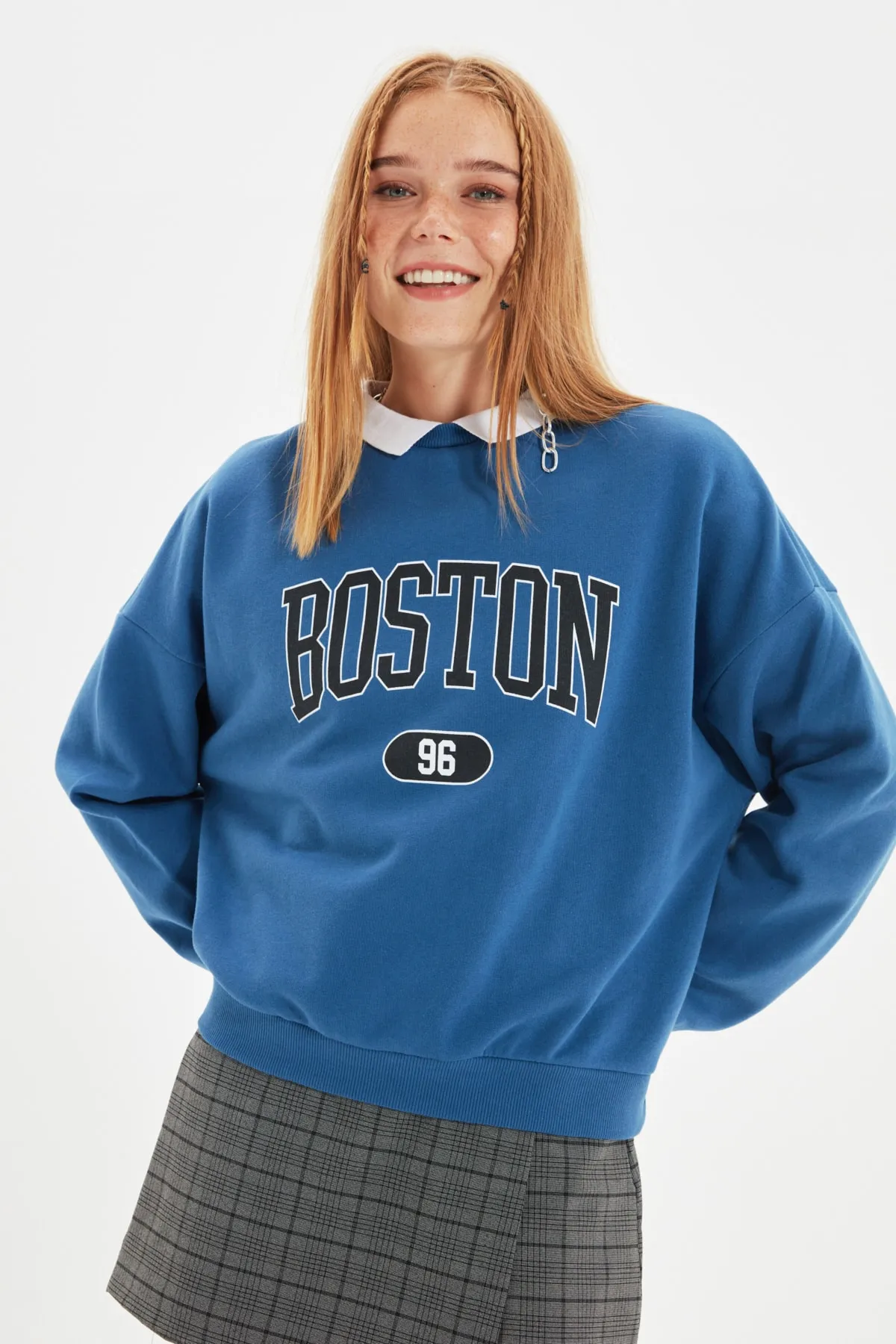 Trendyol Collection  Indigo bedrucktes Boyfriend-Sweatshirt aus dickem Fleece innen TWOSS21SW0171