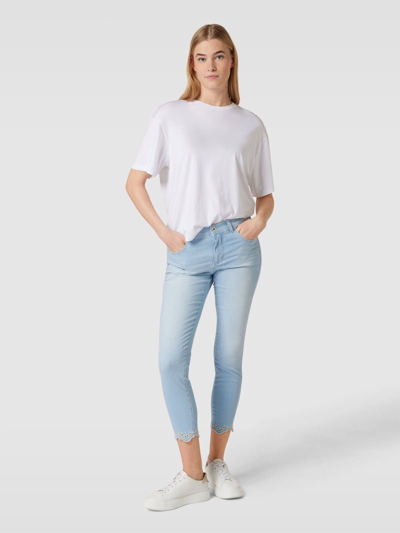 Jeans mit Lochstickerei Modell 'ORNELLA' in hellblau
