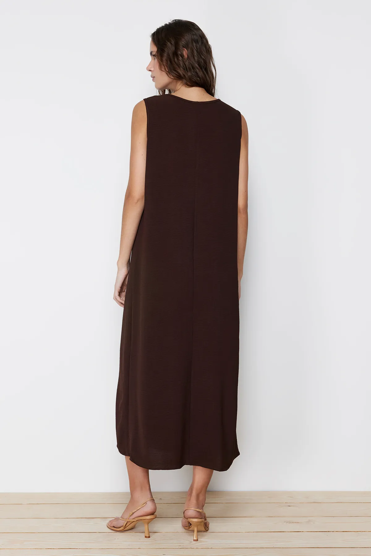 Trendyol Modest  Braunes Unterwäsche-Aerobin-Kleid mit gewebtem Futter TCTSS23EB00146