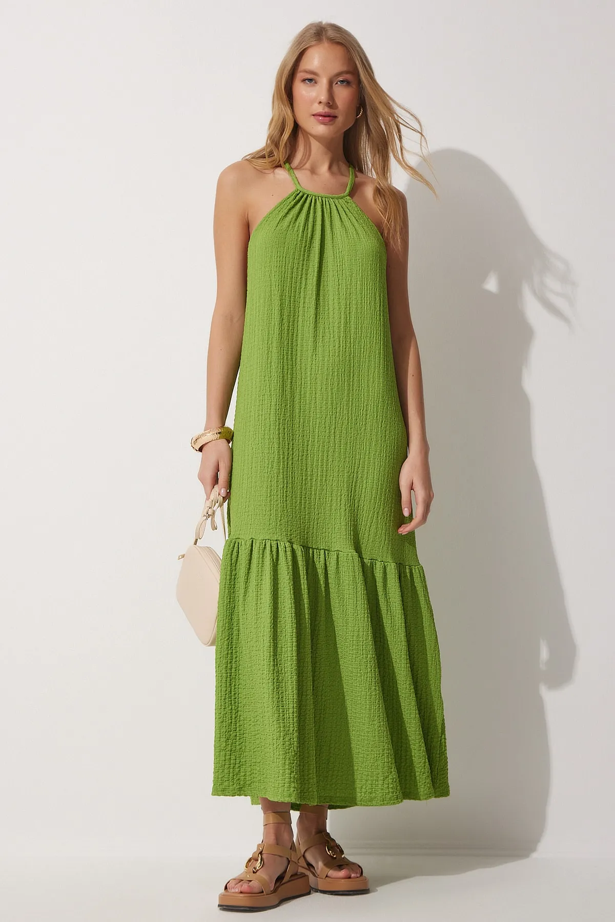 Happiness İstanbul  Grünes langes Sommerstrickkleid mit Trägern für Damen UB00025