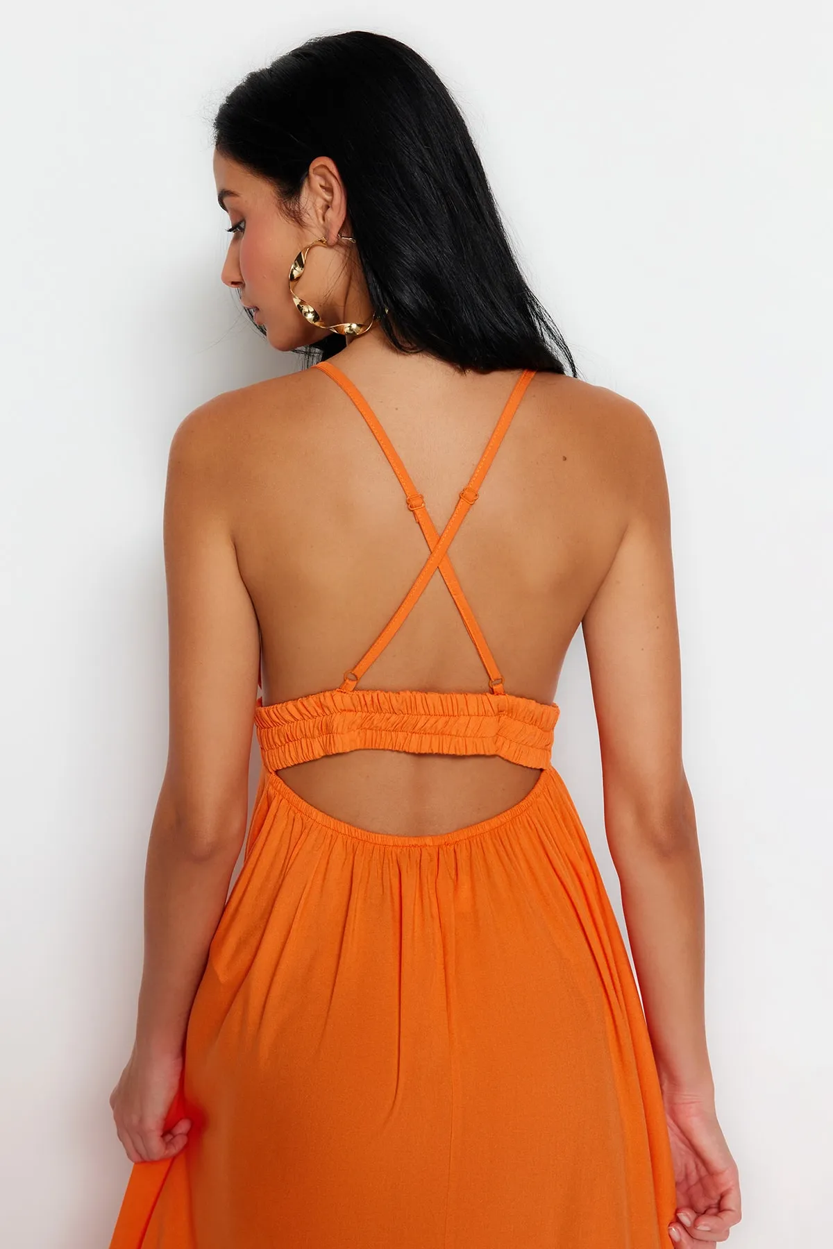 Trendyol Collection  Orangefarbenes, gewebtes, rückenfreies Maxi-Strandkleid TBESS23EL00244