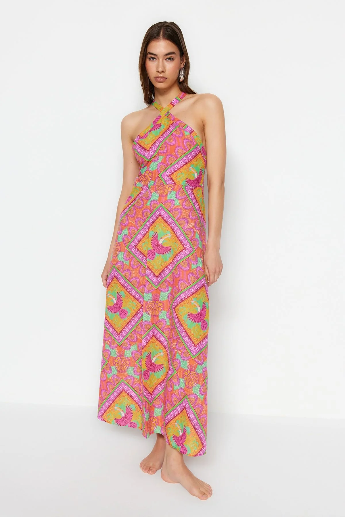Trendyol Collection  Tropisch gemustertes Maxi-Strandkleid aus 100 % Baumwolle TBESS23EL00141