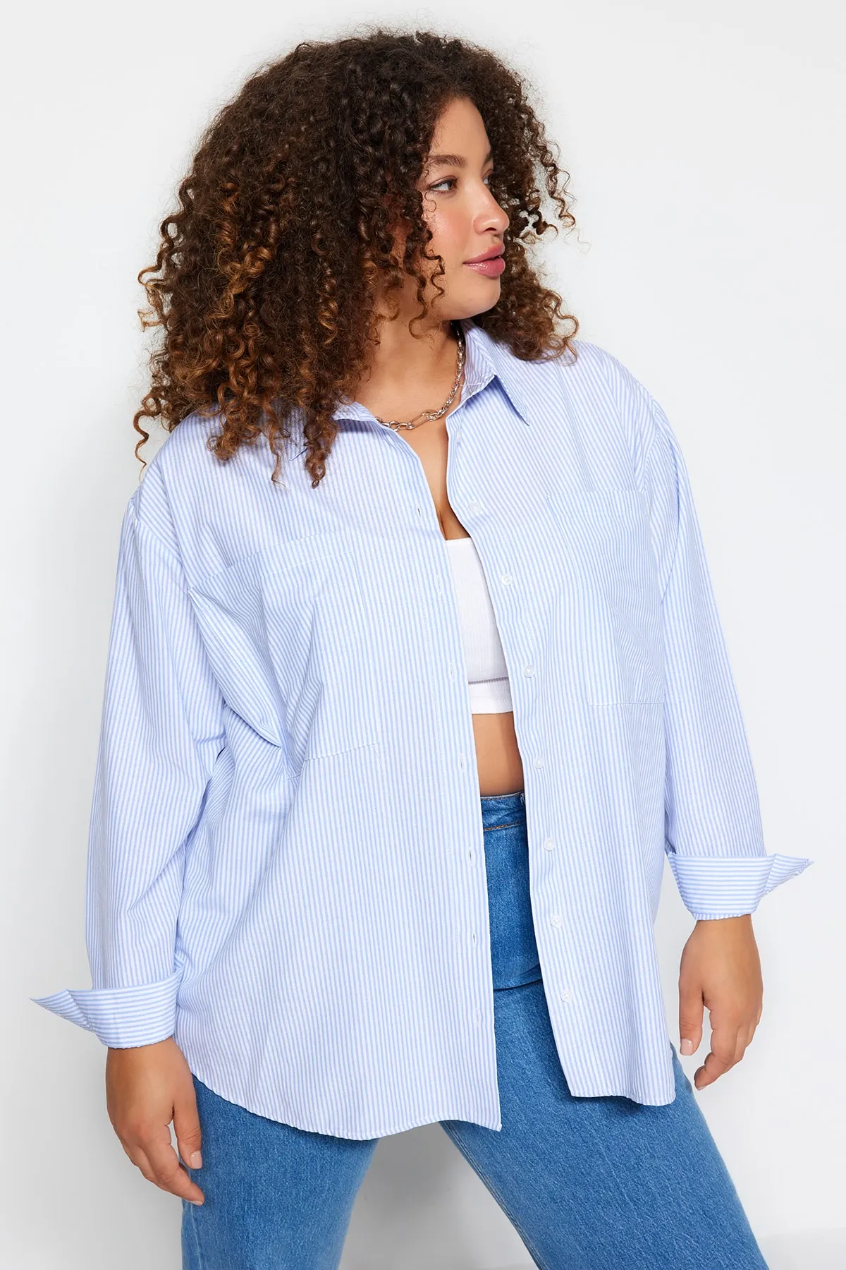 Trendyol Curve  Blau gestreiftes Popeline-Hemd TBBAW24AX00001