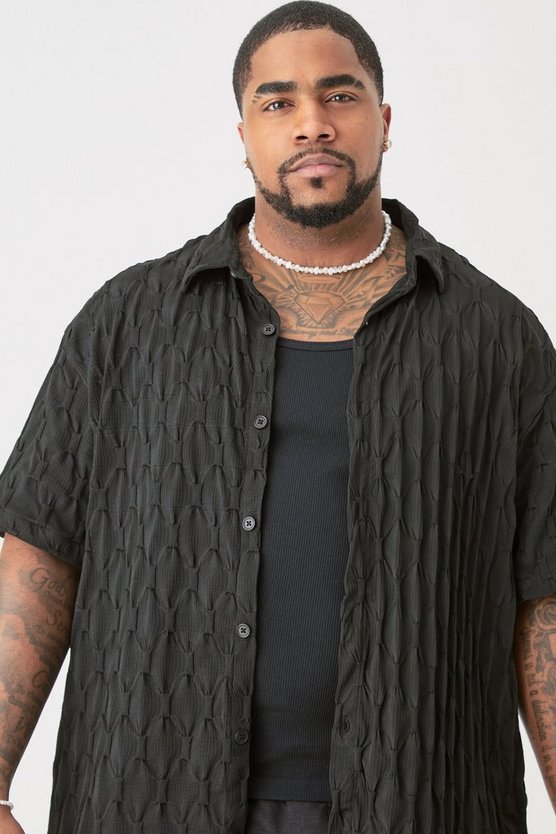 Plus kurzärmliges Oversize Jacquard Hemd in Schwarz