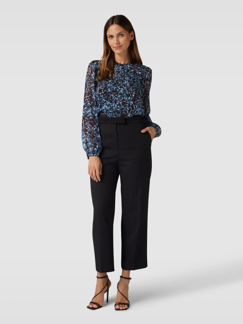 Bluse mit Allover-Muster und gelegten Falten in schwarz