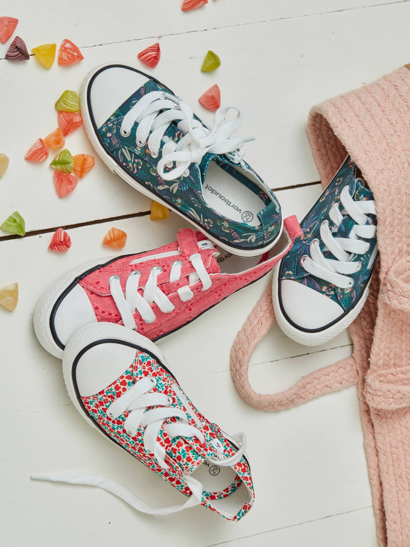 Vertbaudet Mädchen Stoff-Sneakers mit Reißverschluss - grün bedruckt/tropical