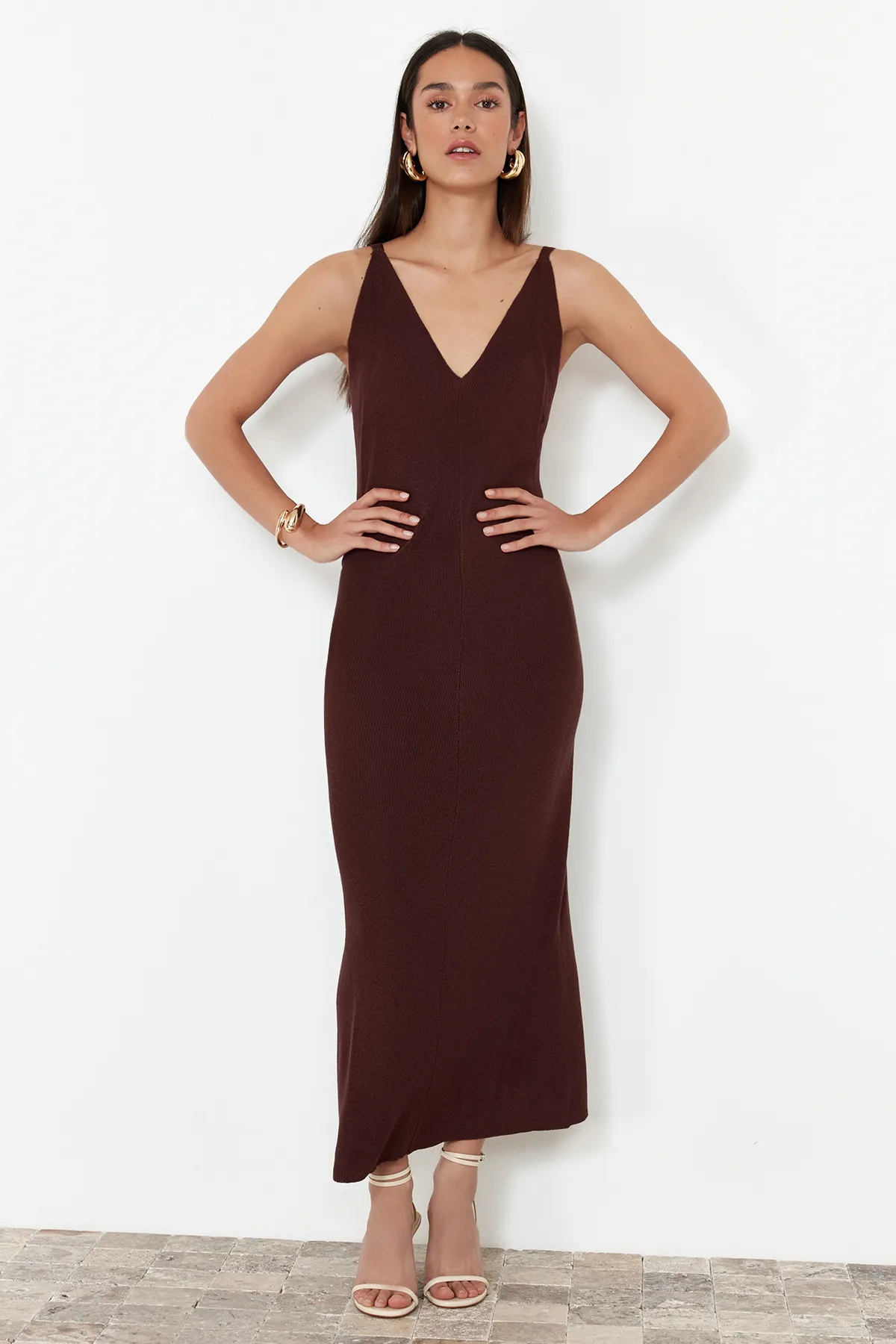 Trendyol Collection  Braunes Maxi-Strick-Basic-Kleid TWOSS20EL1574