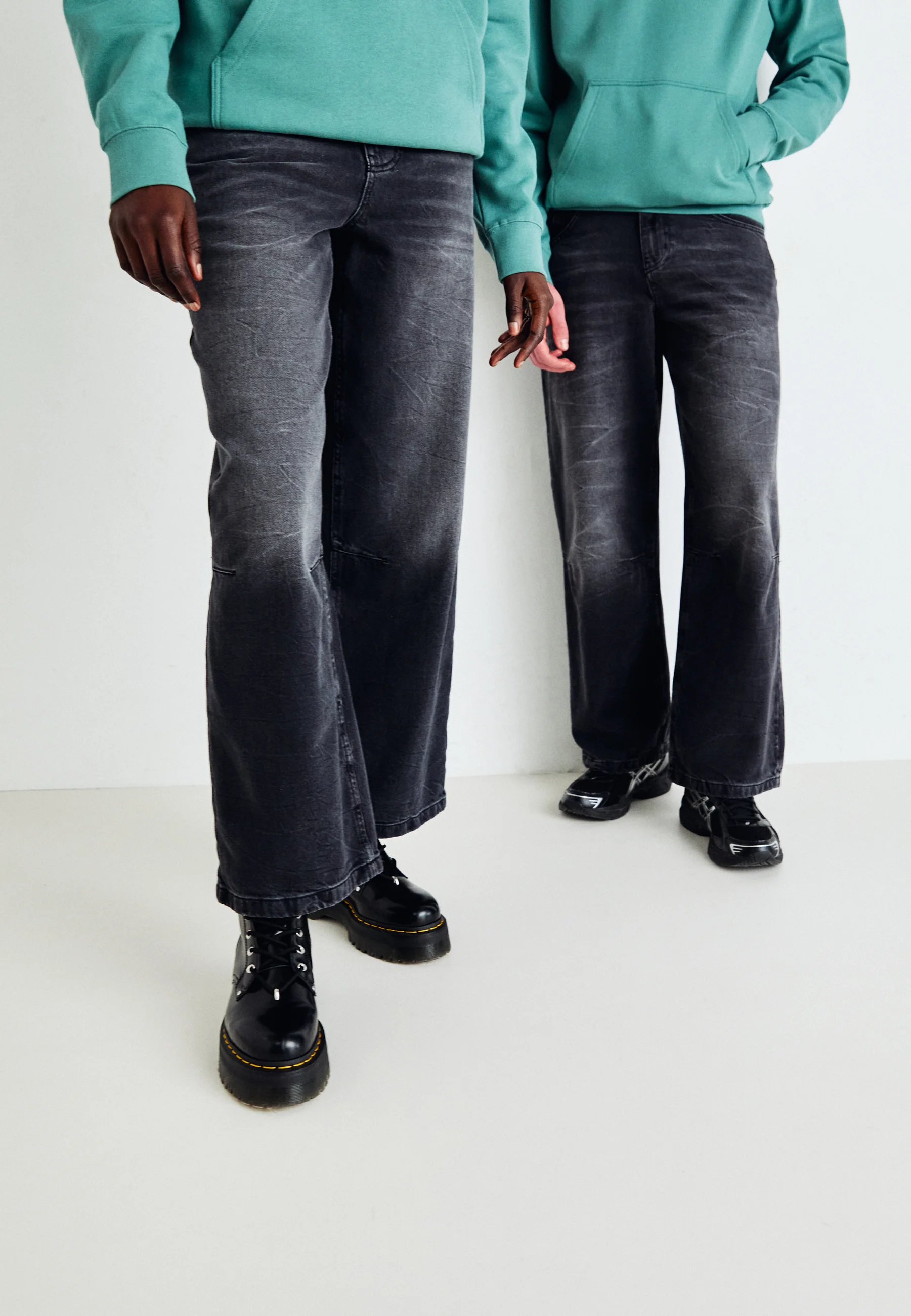 YOURTURN UNISEX - Vaqueros holgados