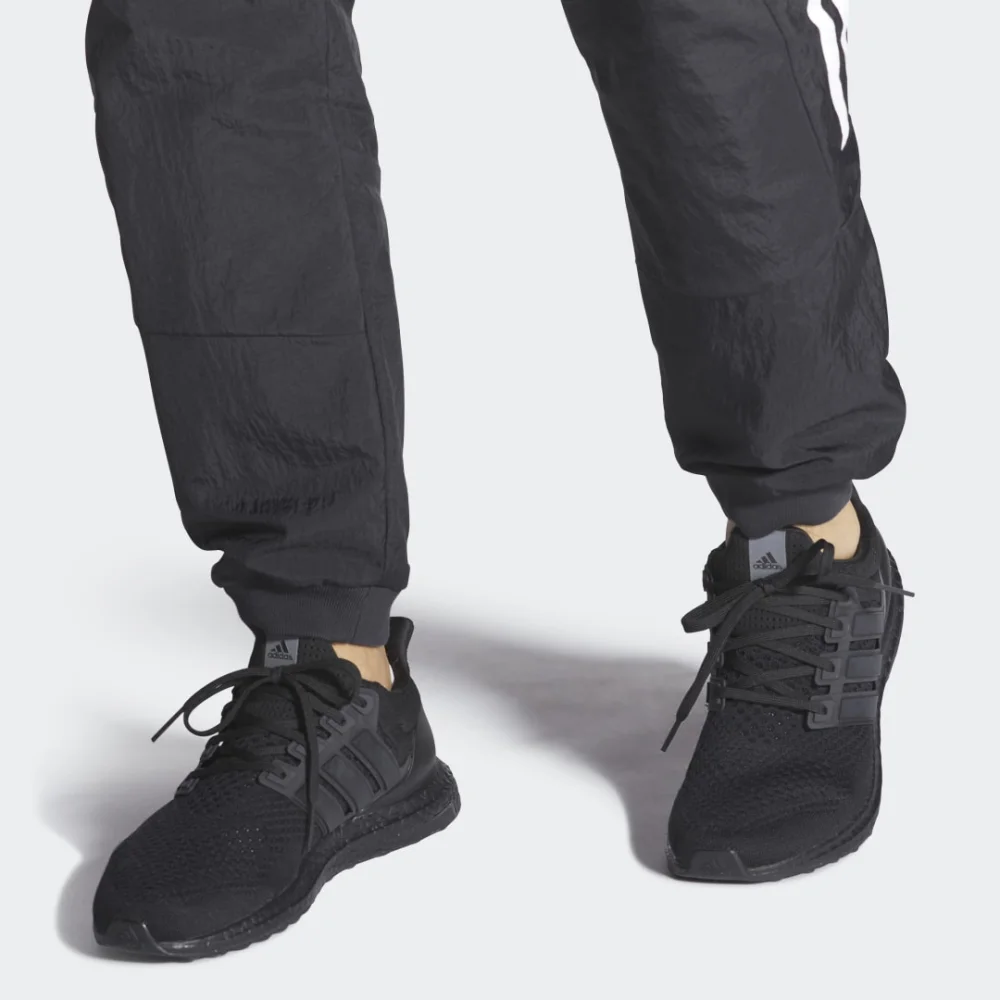 adidas Ultraboost 1.0 HQ4199 / schwarz