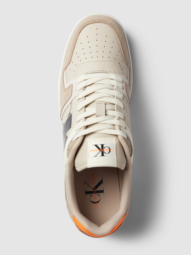Sneaker mit tonalem Besatz Modell 'BASKET' in beige
