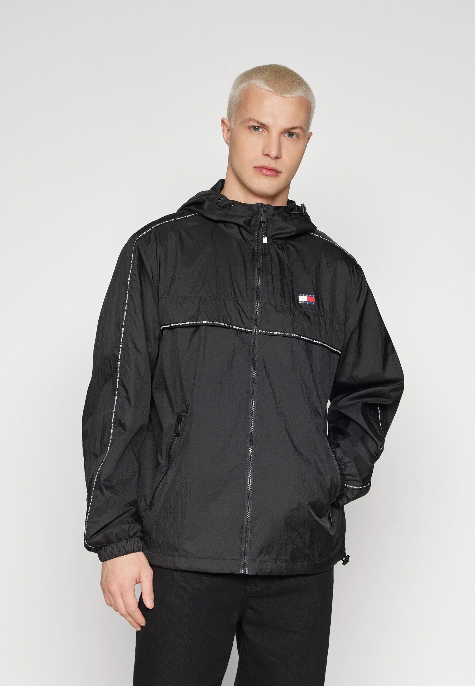 Tommy Jeans CHICAGO TAPE WINDBREAKER - Chaqueta ligera
