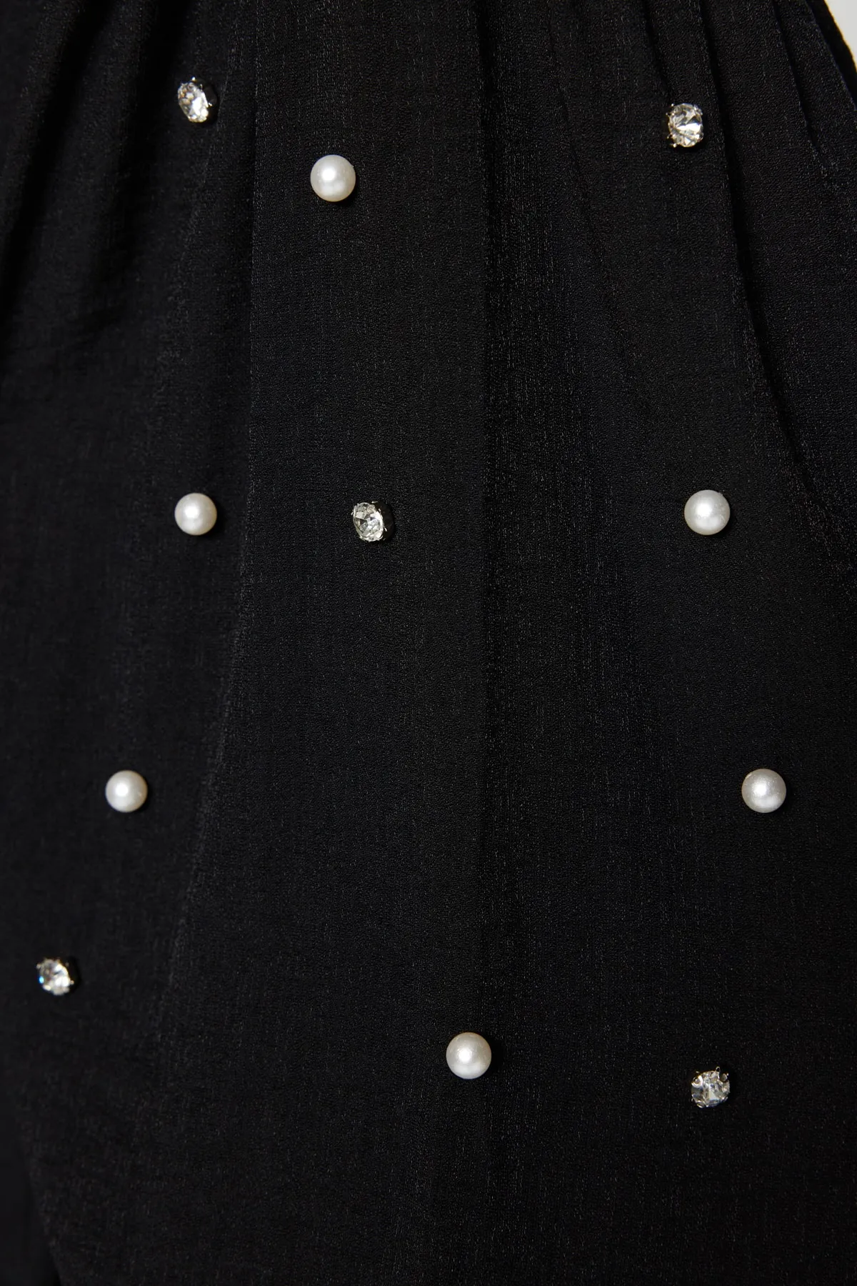 Trendyol Modest  Schwarzes gewebtes Kleid mit Gürtel, Perlen- und Steindetails TCTSS23EB00148