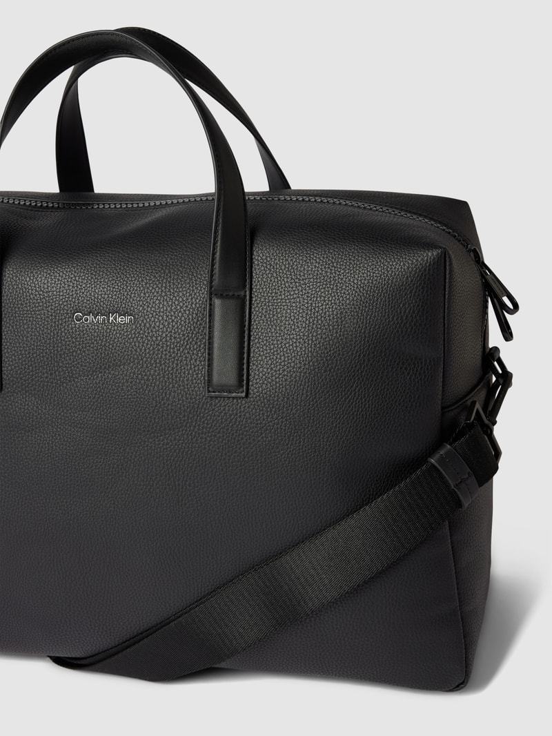 Weekender mit Label-Detail in schwarz
