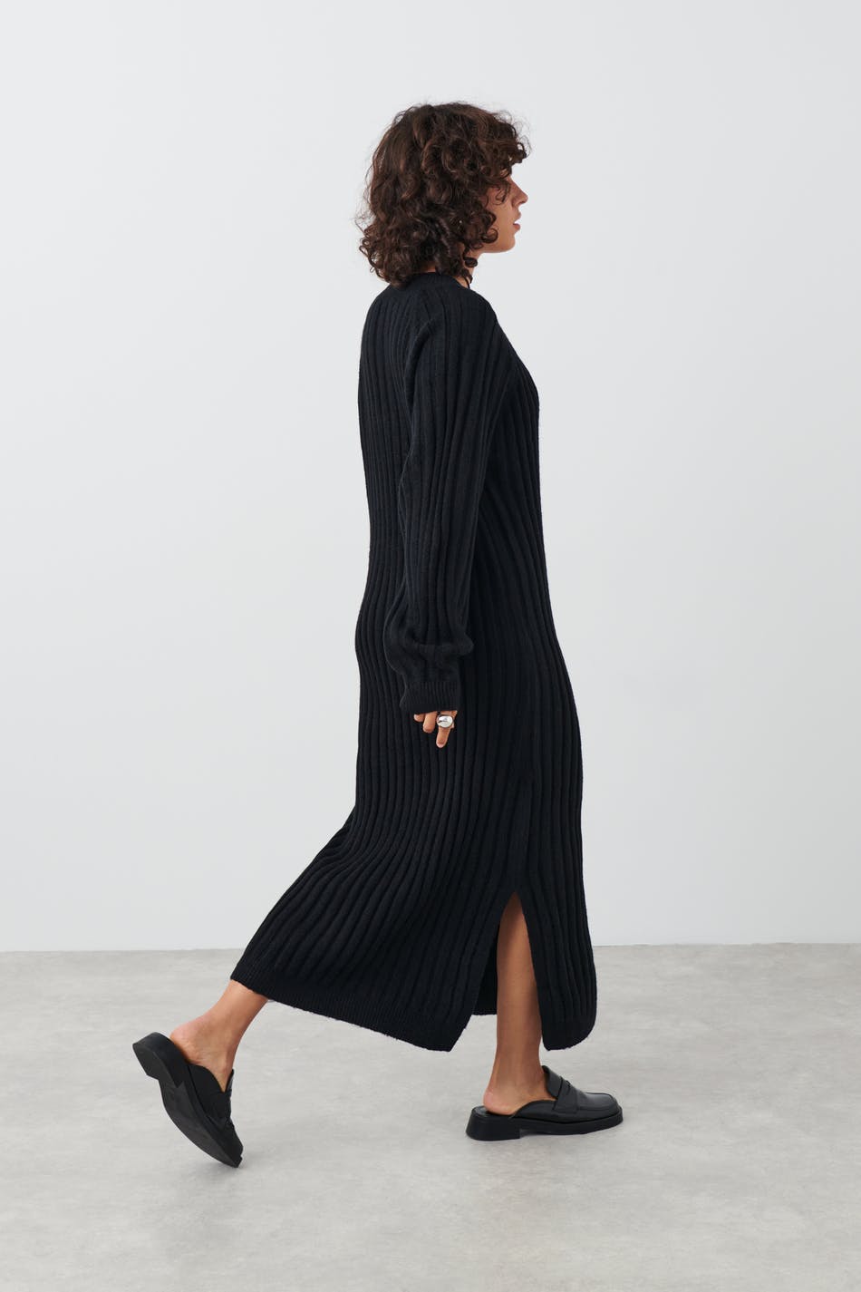 V-neck knitted dress