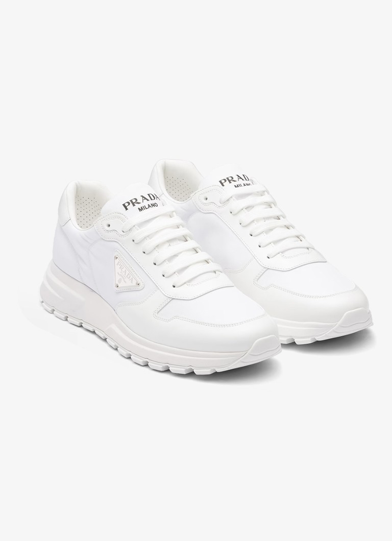 Prada Re-Nylon -lenkkarit nahkayksityiskohdilla ja logolla