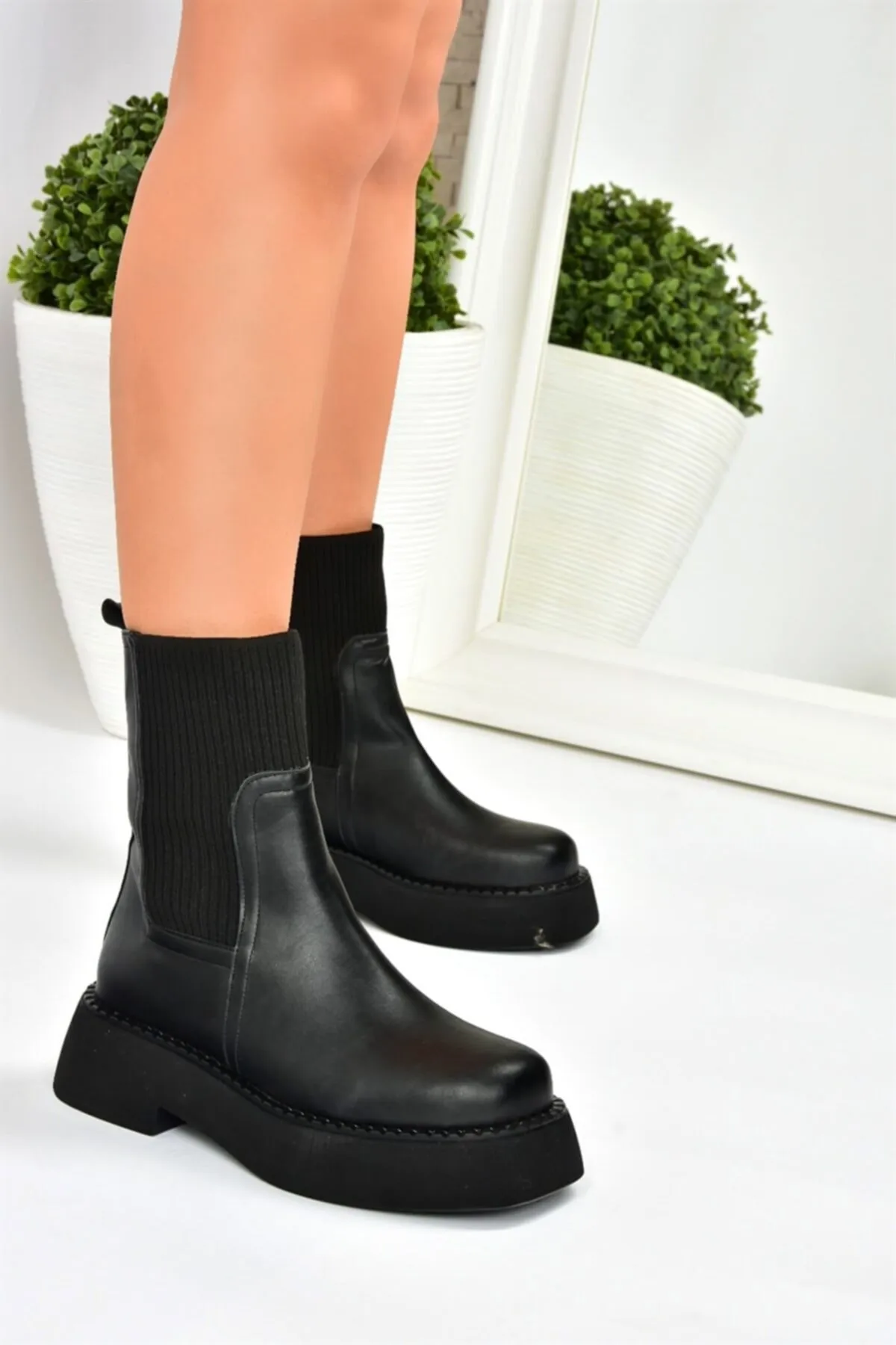 Fox Shoes  Schwarze Damen-Damenstiefel mit dicken Sohlen L610130209