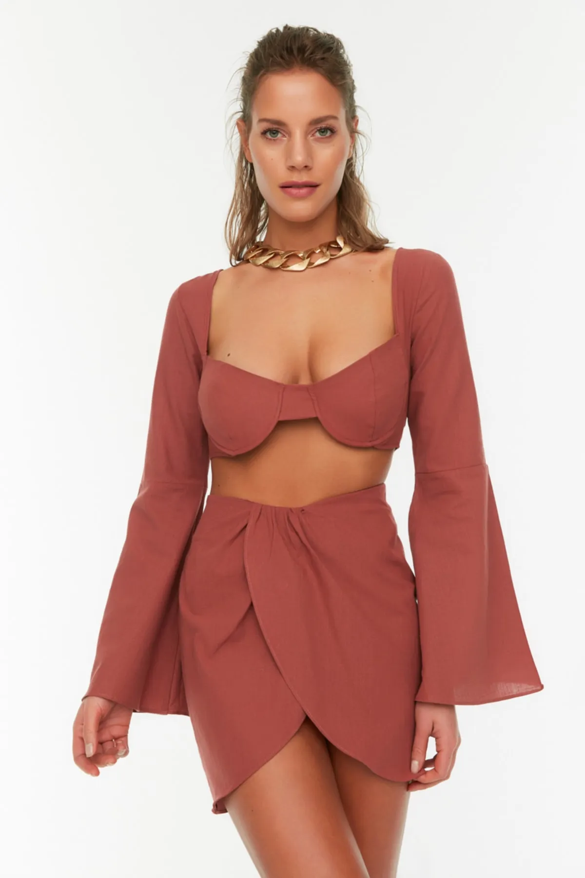 Trendyol Collection  Langärmlige Strandbluse mit getrockneten Rosen - Strandrock-Set TBESS22AU0047
