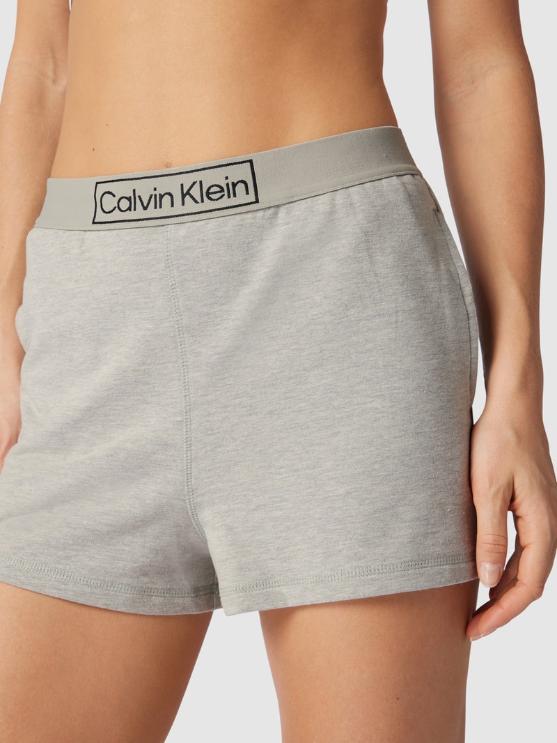 Sweatshorts mit Label-Schriftzug in silber meliert