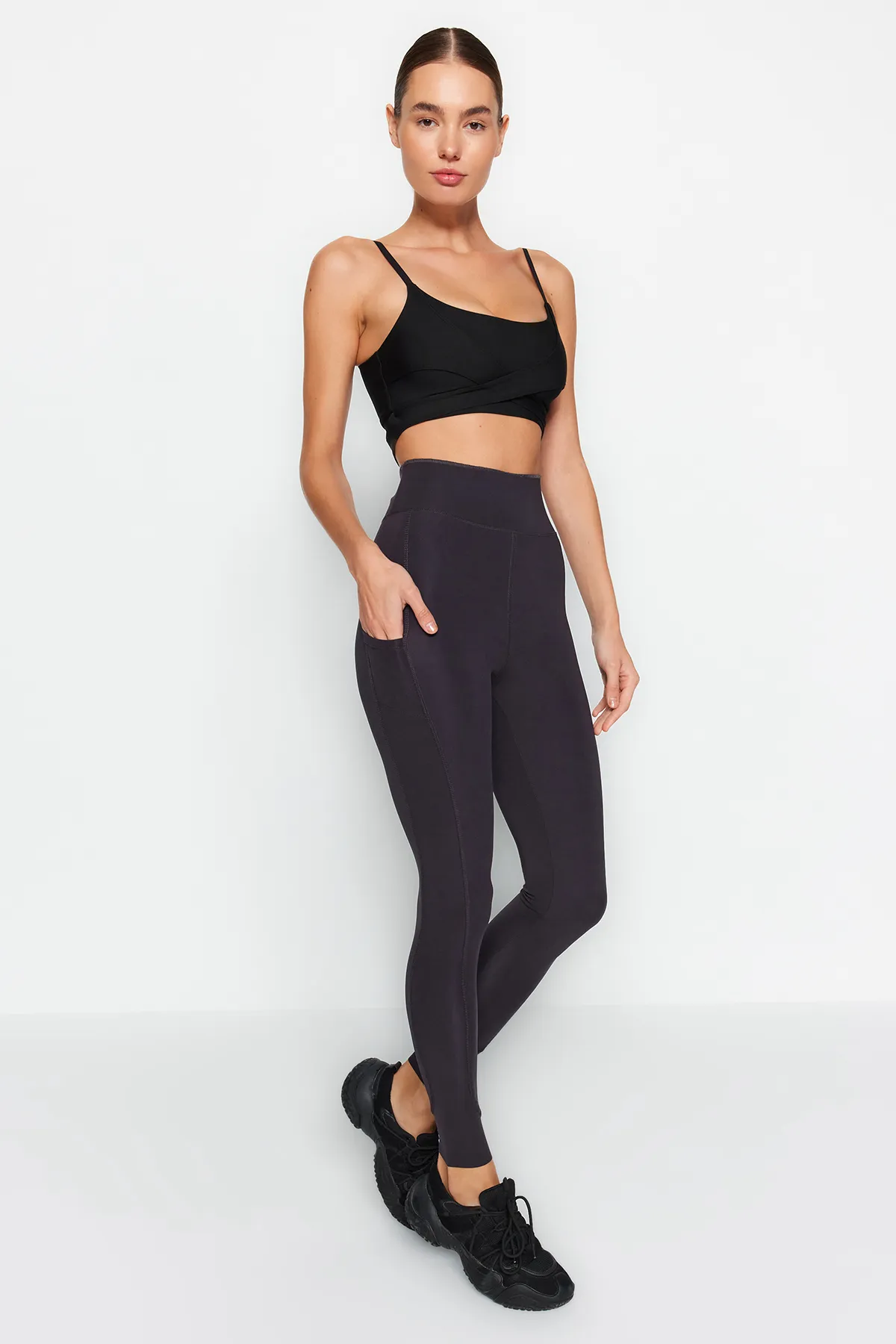 Trendyol Collection  Dunkelanthrazitfarbene, matte, gestrickte Sport-Leggings in voller Länge mit zusätzlicher Bauchstraffungsschicht THMAW24TY00026