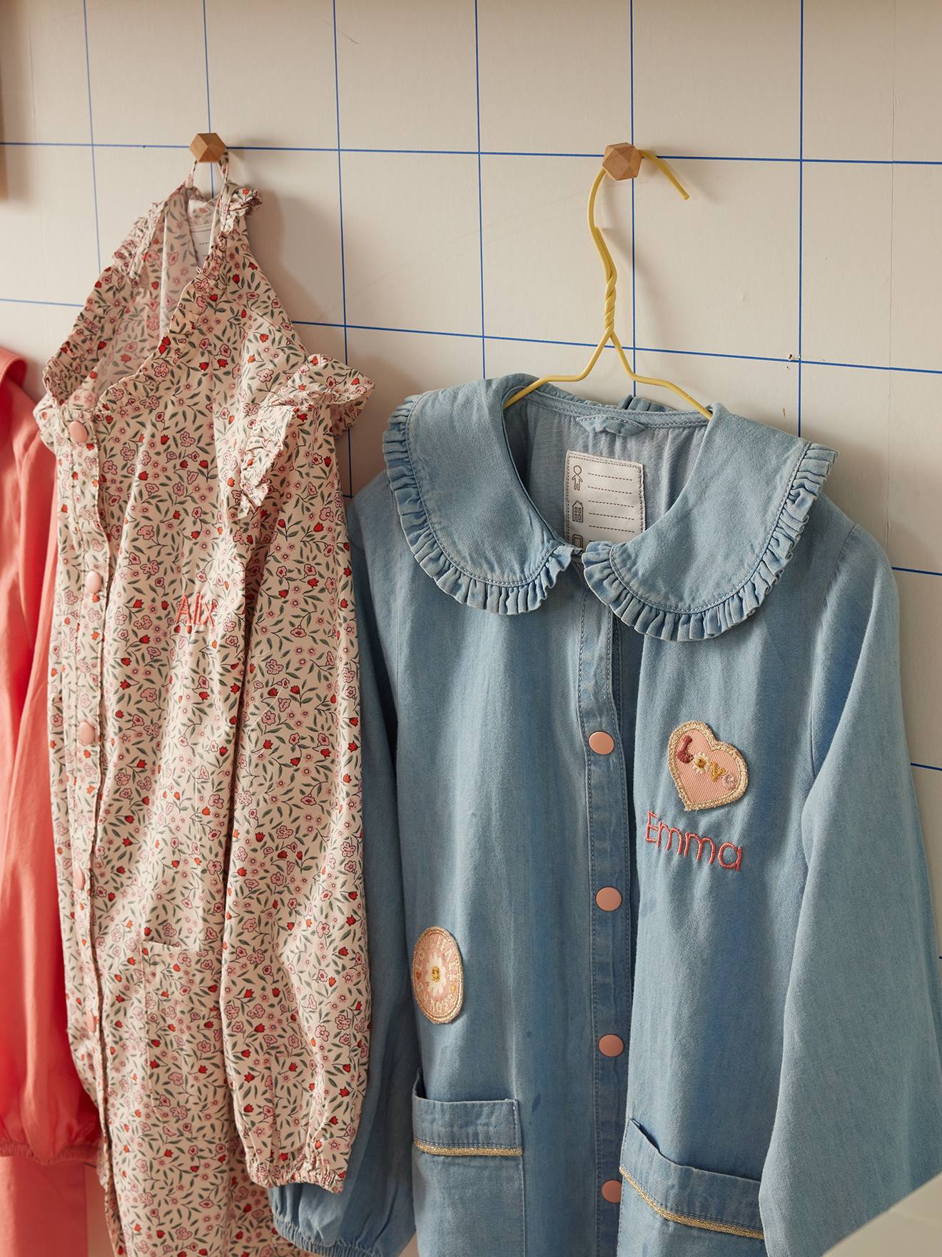 Vertbaudet Mädchen Malkittel aus Light-Denim, personalisierbar - jeansblau