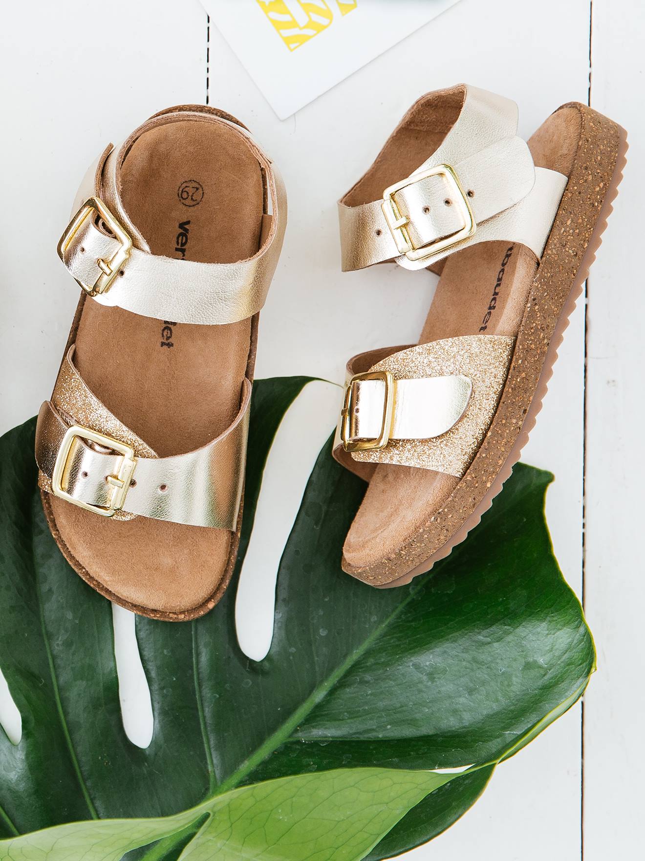 Sandales moussées cuir fille or