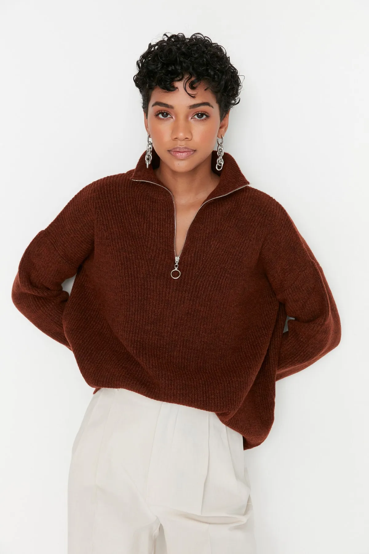 Trendyol Collection  Brauner Strickpullover mit weicher Struktur und Reißverschluss TWOAW20XS0009