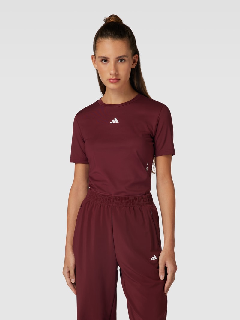 T-Shirt mit Label-Print in bordeaux rot