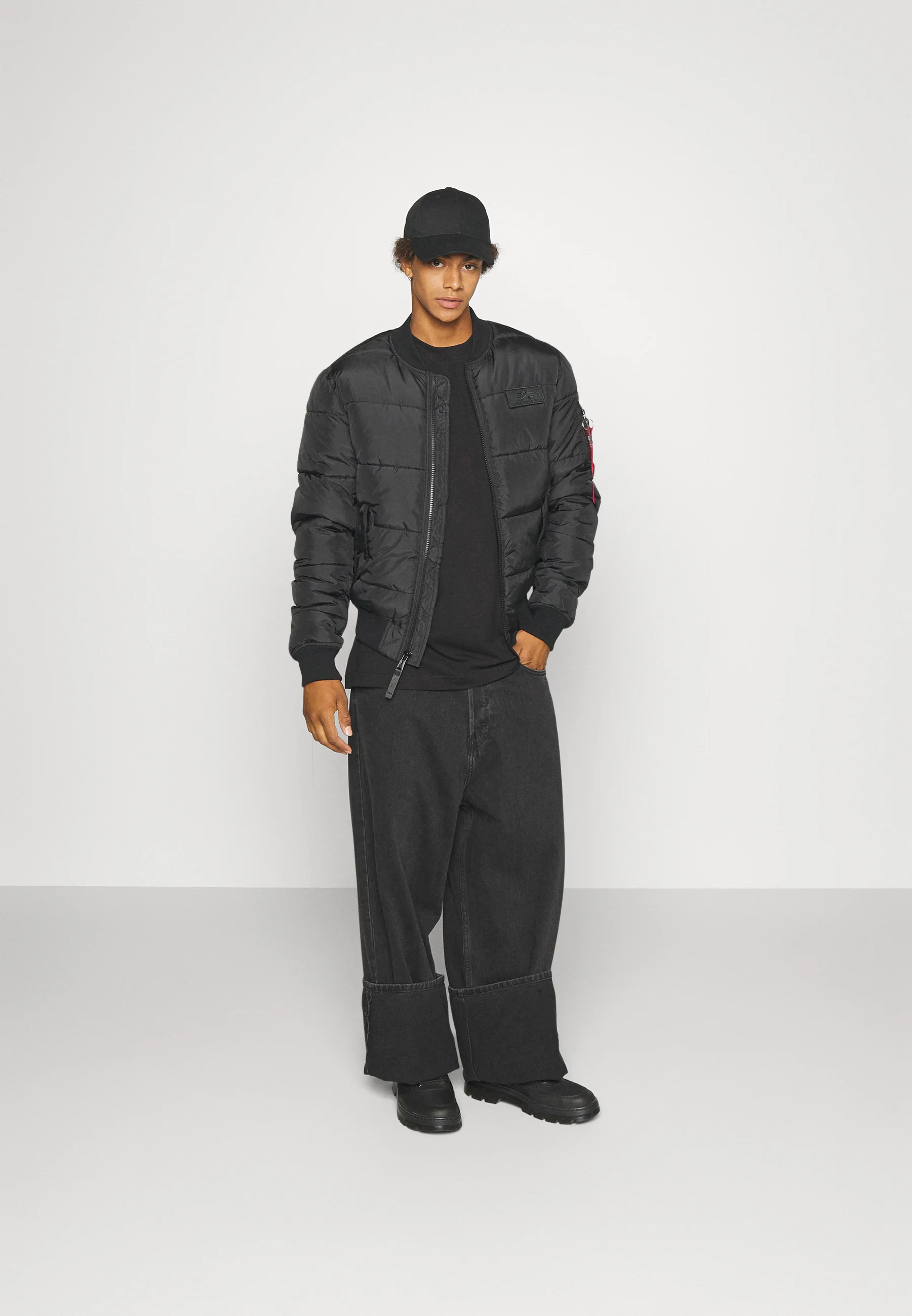 Chaqueta bomber acolchada MA-1 de Alpha Industries