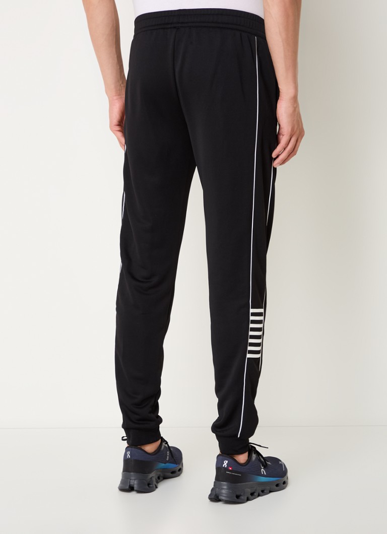 Pantaloni de trening slim fit de la Emporio Armani, cu logo și buzunare laterale.