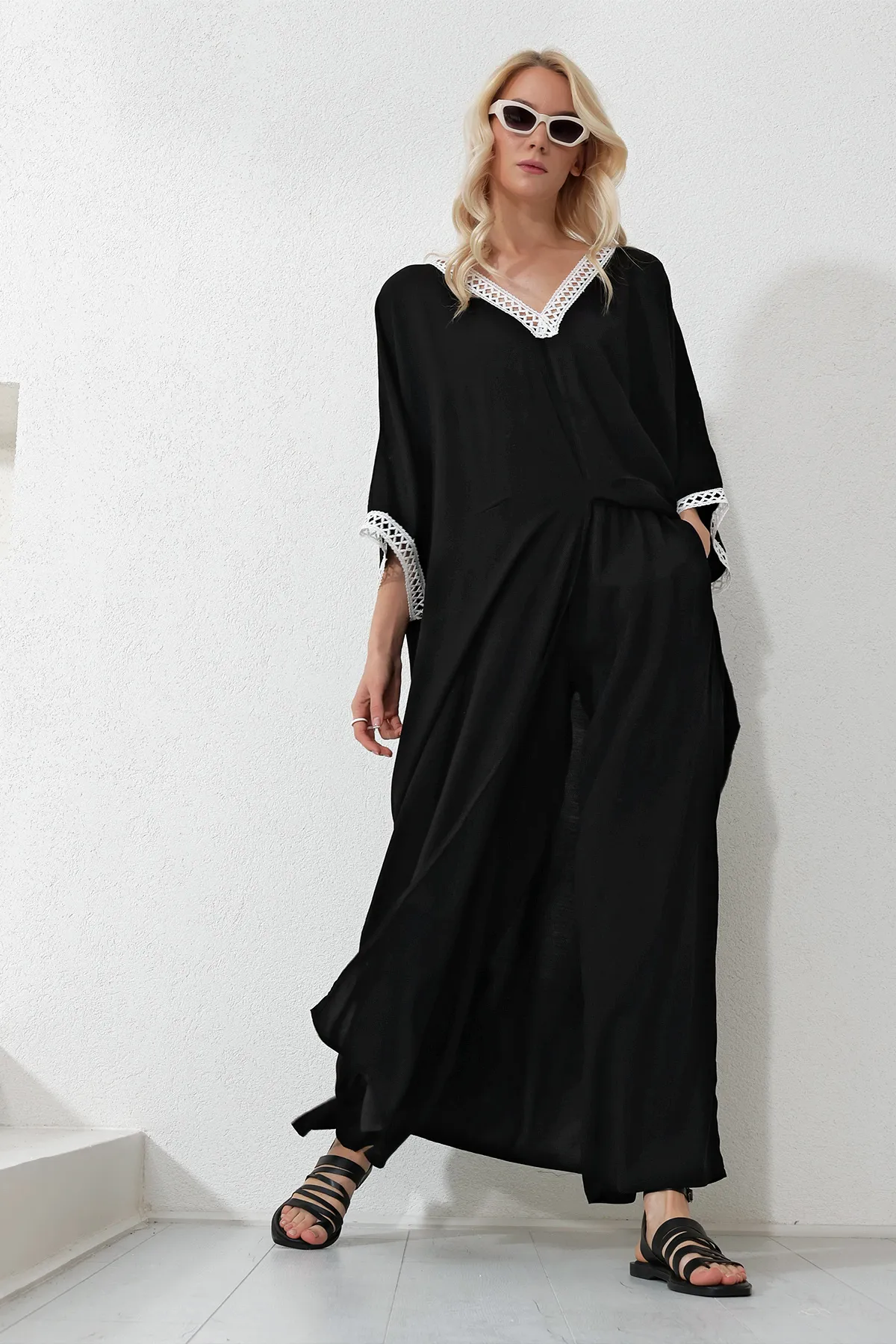 Trend Alaçatı Stili  Schwarzes Damen-Set aus Tunika und Hose mit Kragen und Ärmeln, Oberteil und Unterteil, geschnürt, ALC-X11913