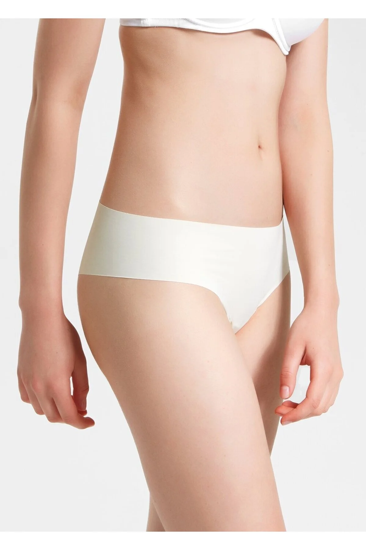 SUWEN  Nahtloser brasilianischer String mit Laserschnitt